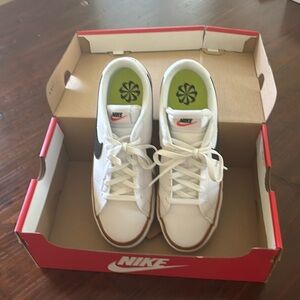Nike Court Legacy